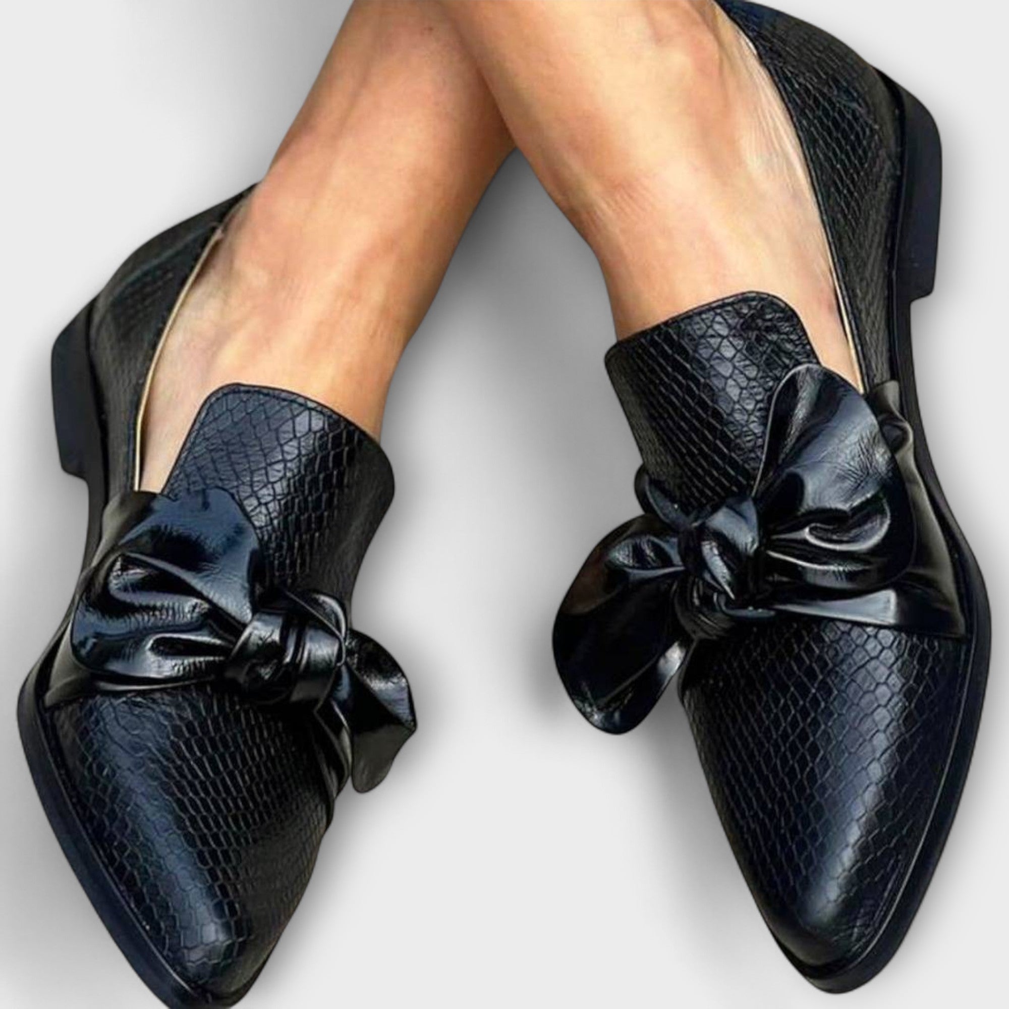 Élise™ - Loafer with Bow Detail